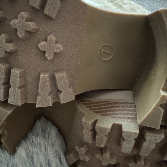 NWOB-MIA-Women's Tan Ankle Boots Faux Suede Size 7 - Picture 7 of 8